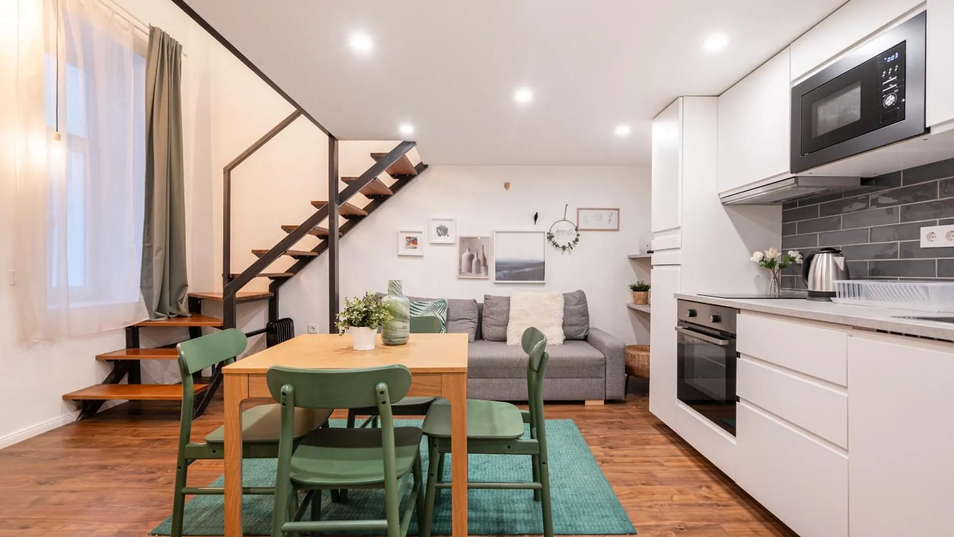 D35 - Chic Boutique Apartments By Bqa location